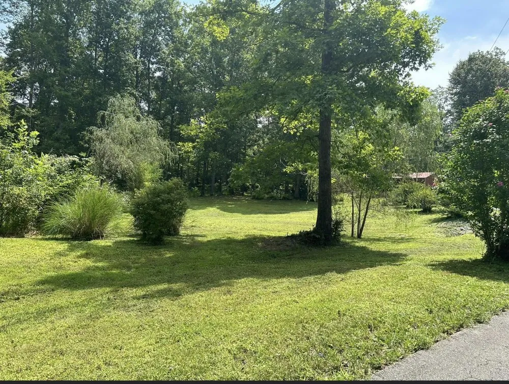 Affordable yard cleanup service with custom design across Athens, TN - J&M Lawn Care Cleaning Service