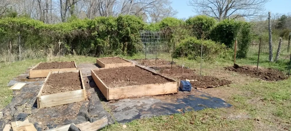 Expert outdoor landscaping in Walnut Shade, MO - J&M Property Maintenance