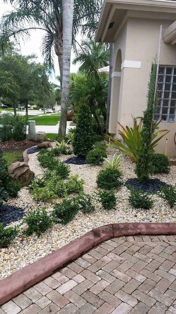 Custom outdoor landscaping for beautiful yards in Hialeah, FL by JM Xelandscaping