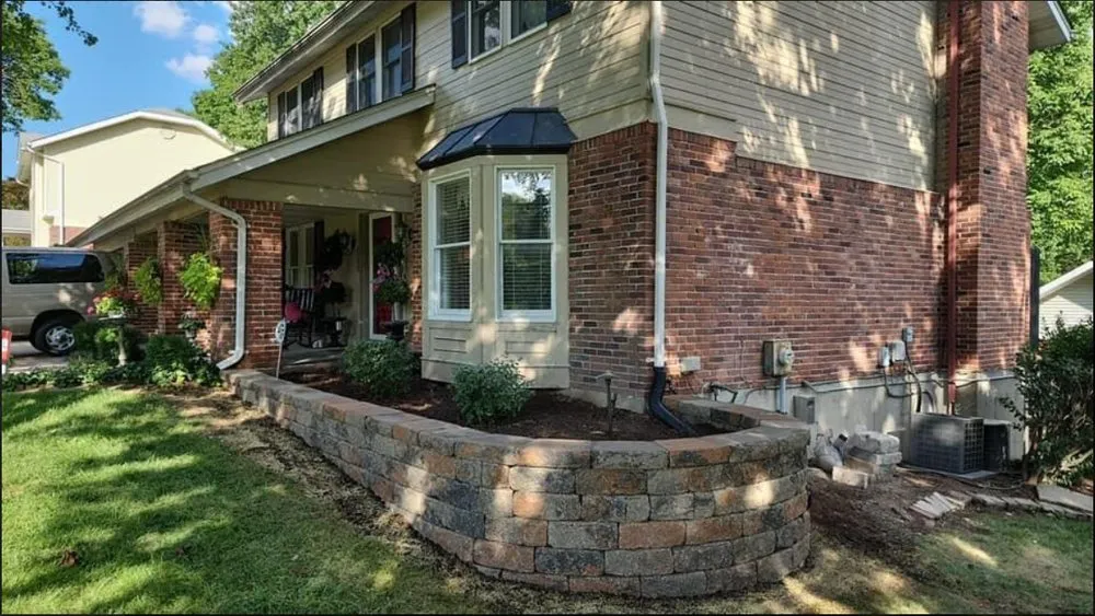 Professional lawn mowing service in Saint Louis, MO - JMendez