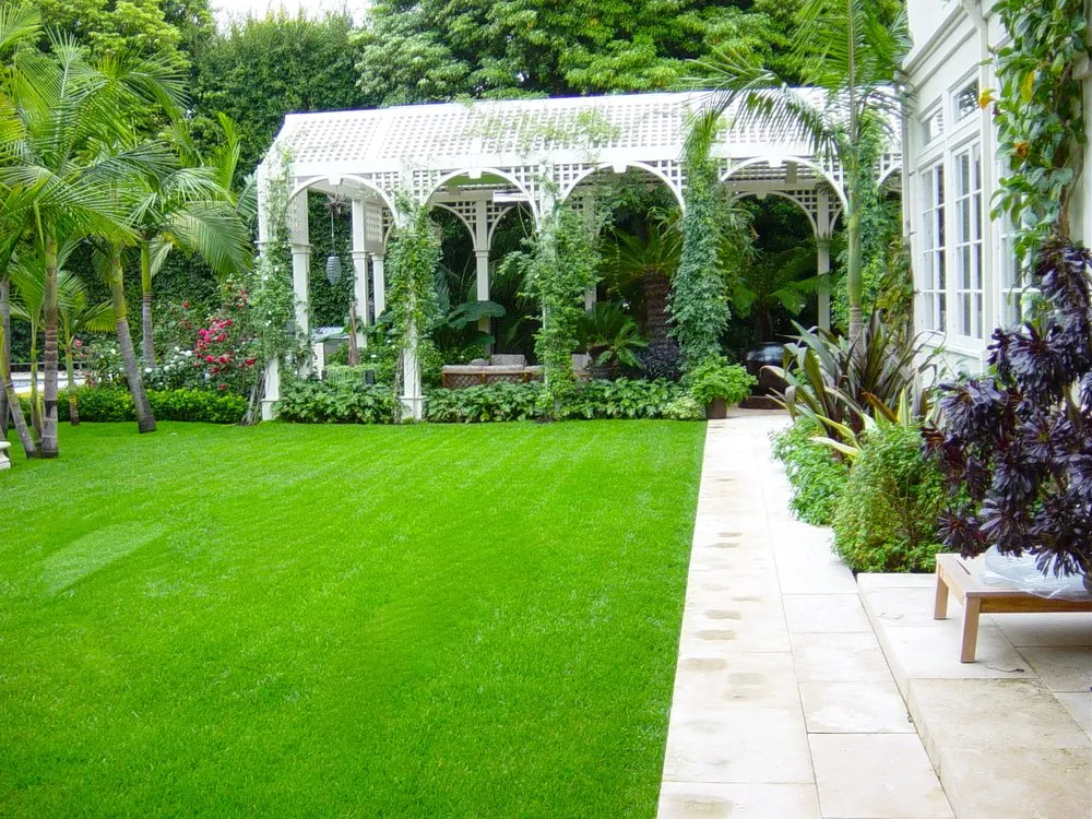 Custom lawn care service near you in Inglewood, CA by JN Land Maintenance