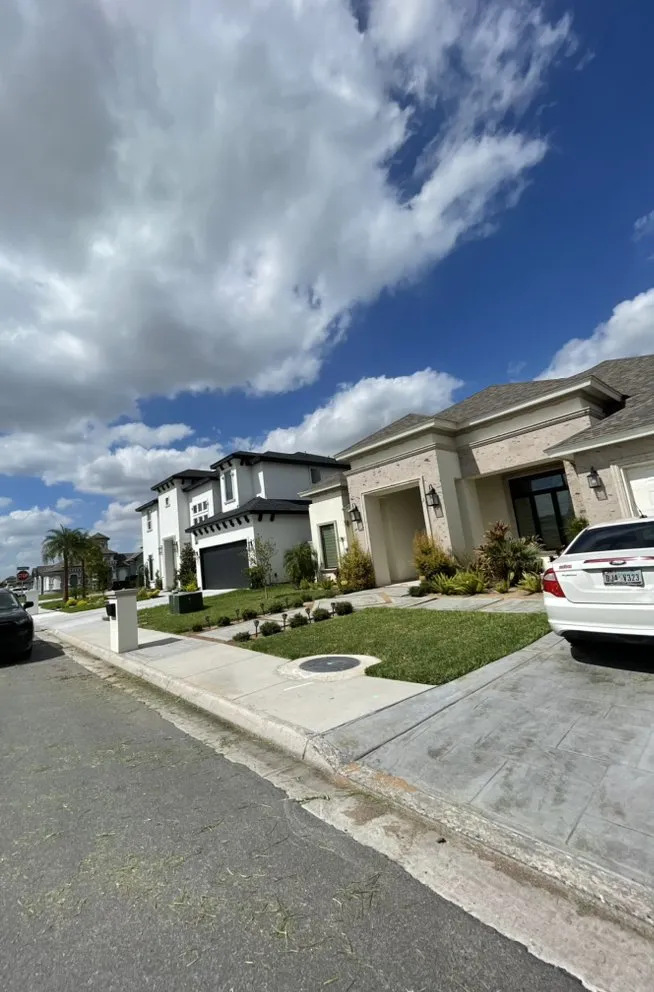 Top-rated lawn mowing service in Weslaco, TX - JN Lawn Service