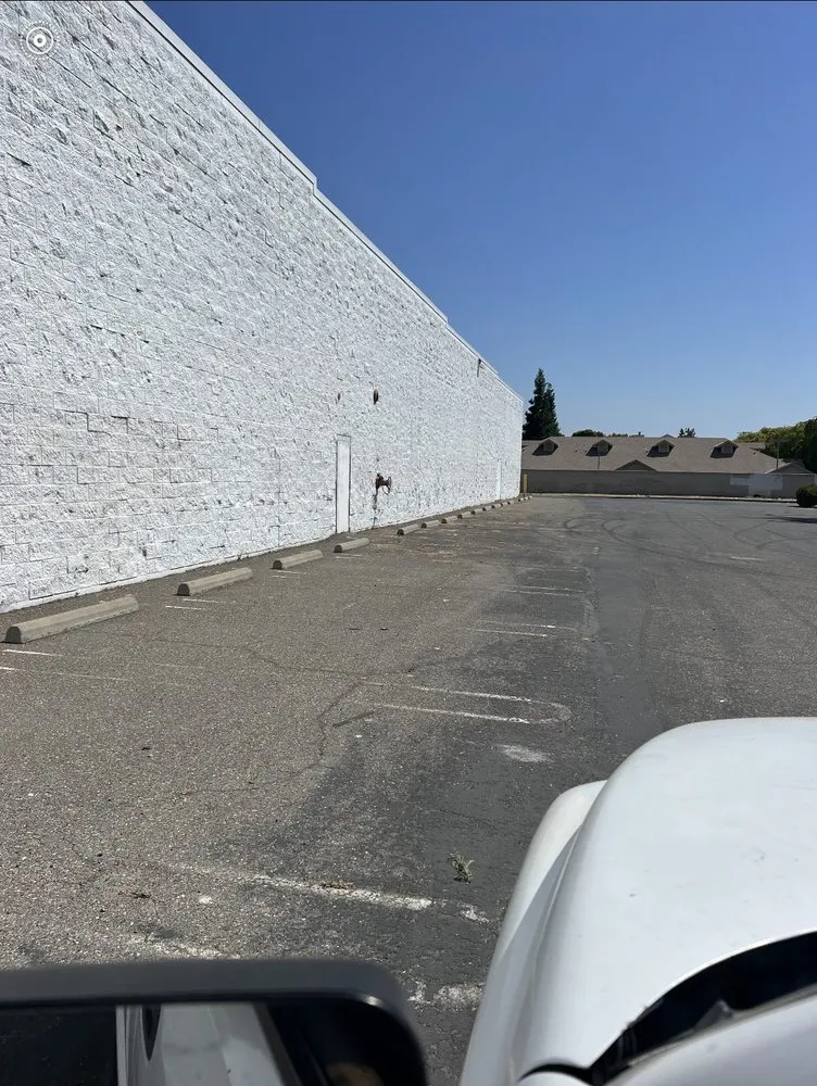 Top-rated residential landscaping for year-round maintenance in Modesto, CA by J&N Sanchez Garden Service