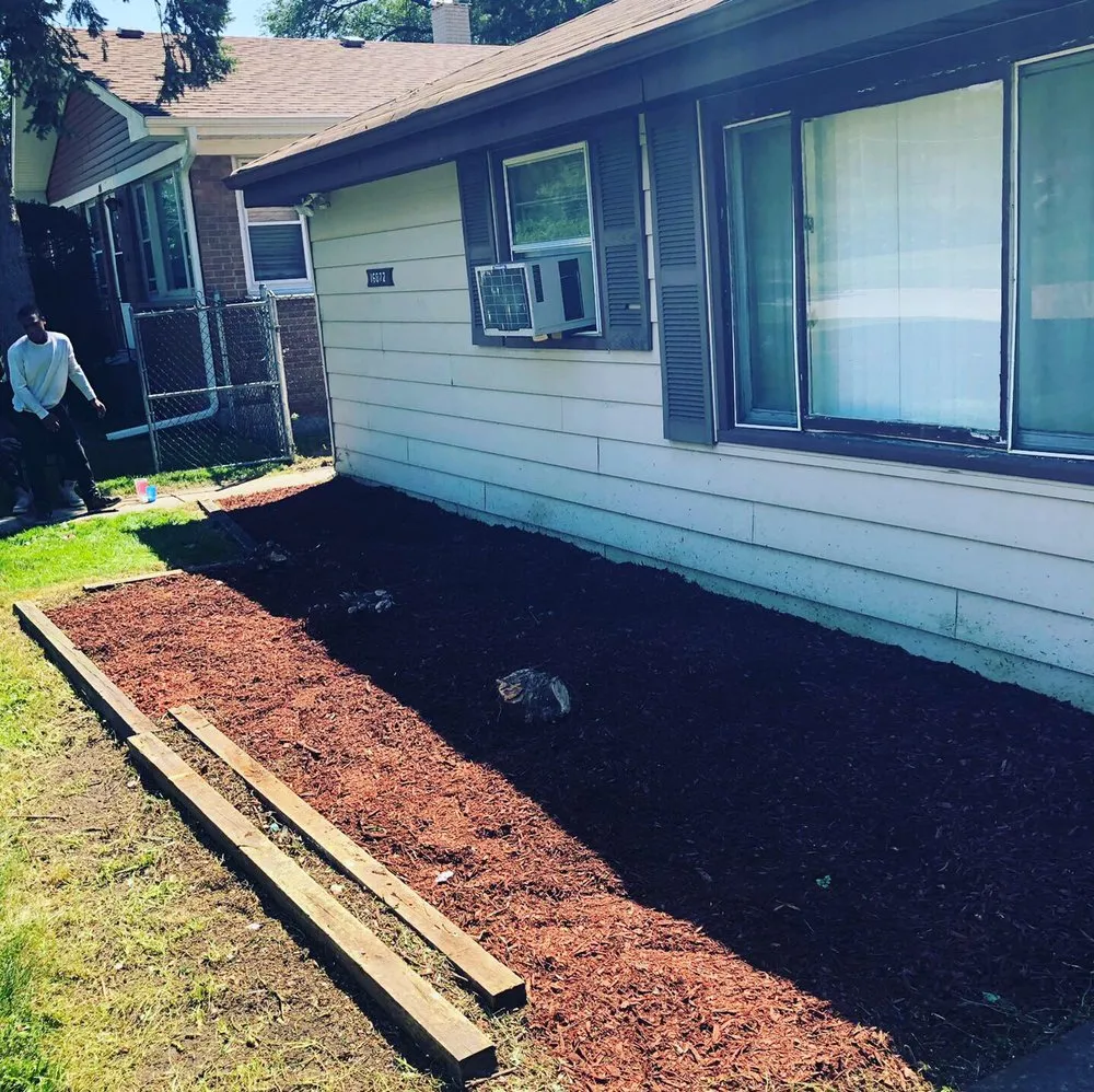 Reliable lawn care service in Hazel Crest, IL by Jneals Landscaping Services