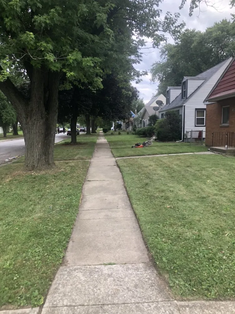 Expert yard maintenance in Hazel Crest, IL - Jneals Landscaping Services