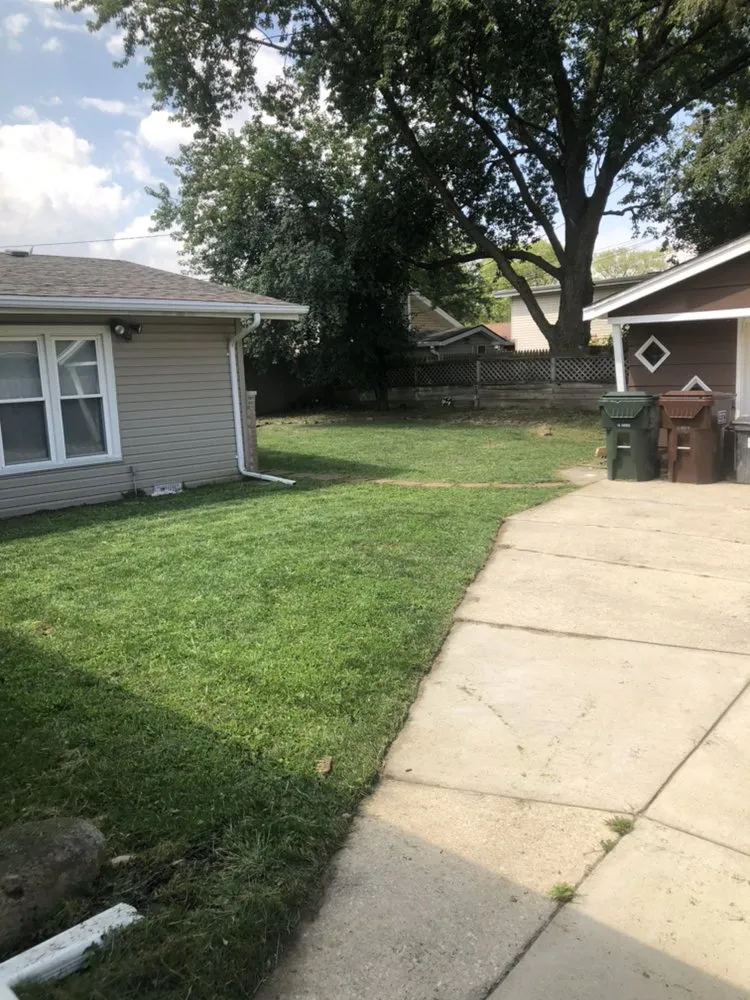 Affordable yard maintenance in Hazel Crest, IL - Jneals Landscaping Services