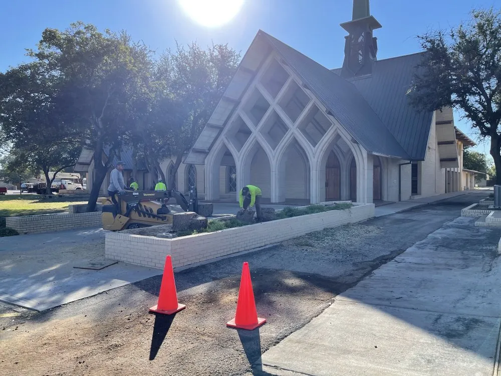 Top-rated yard maintenance experts serving Midland, TX - Jo Jo's Bee Lawn & Tree Service