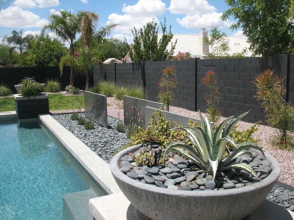 Expert yard maintenance in Dallas, TX by Jo Lawn Care