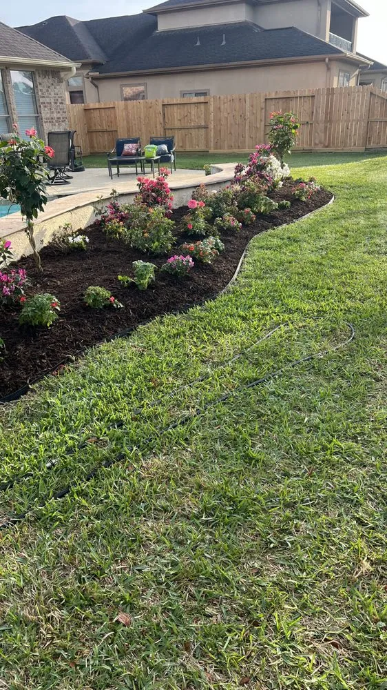 Custom yard cleanup service in League City, TX - Joaquin’s Olvera Lawn Service and Landscaping