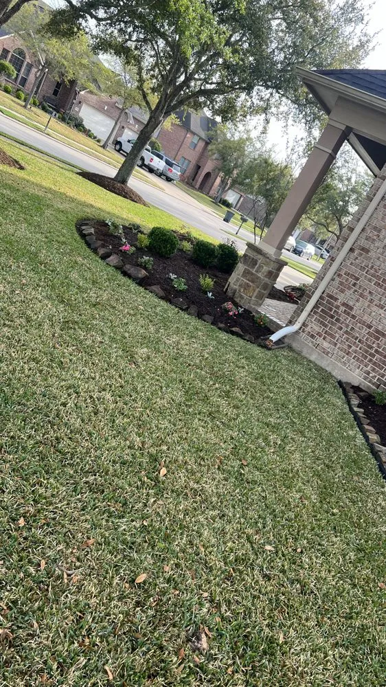 Custom landscaping services in League City, TX - Joaquin’s Olvera Lawn Service and Landscaping
