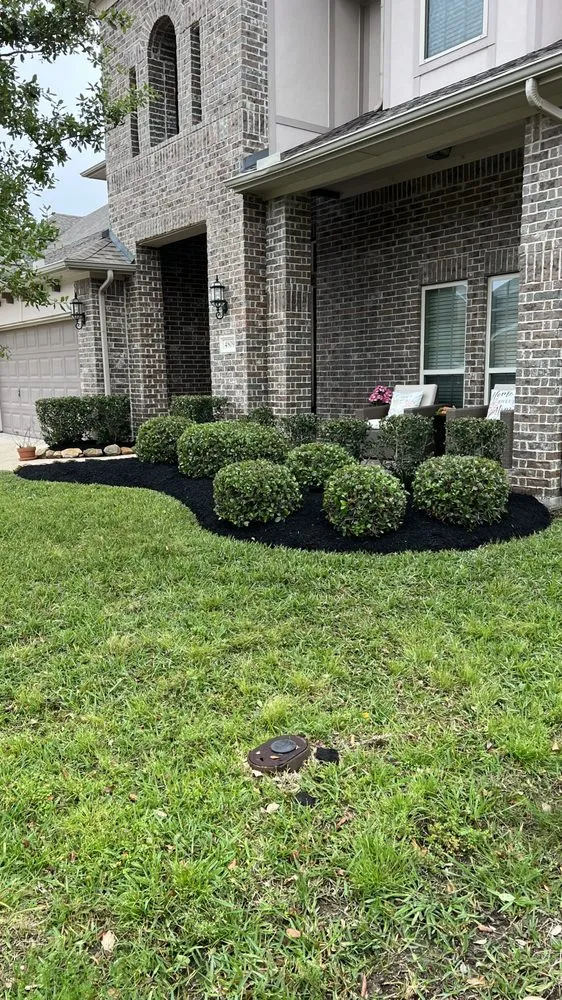 Trusted yard maintenance in League City, TX - Joaquin’s Olvera Lawn Service and Landscaping