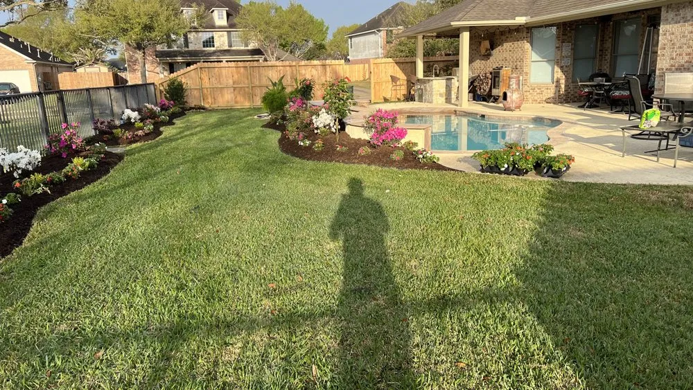 Reliable lawn care service experts serving League City, TX - Joaquin’s Olvera Lawn Service and Landscaping