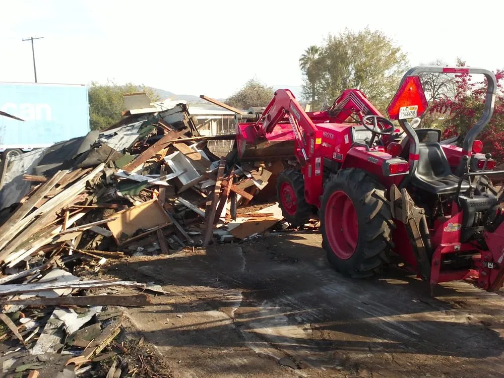 Professional lawn care service in Yucaipa, CA - Joe Dirt Tractor Service