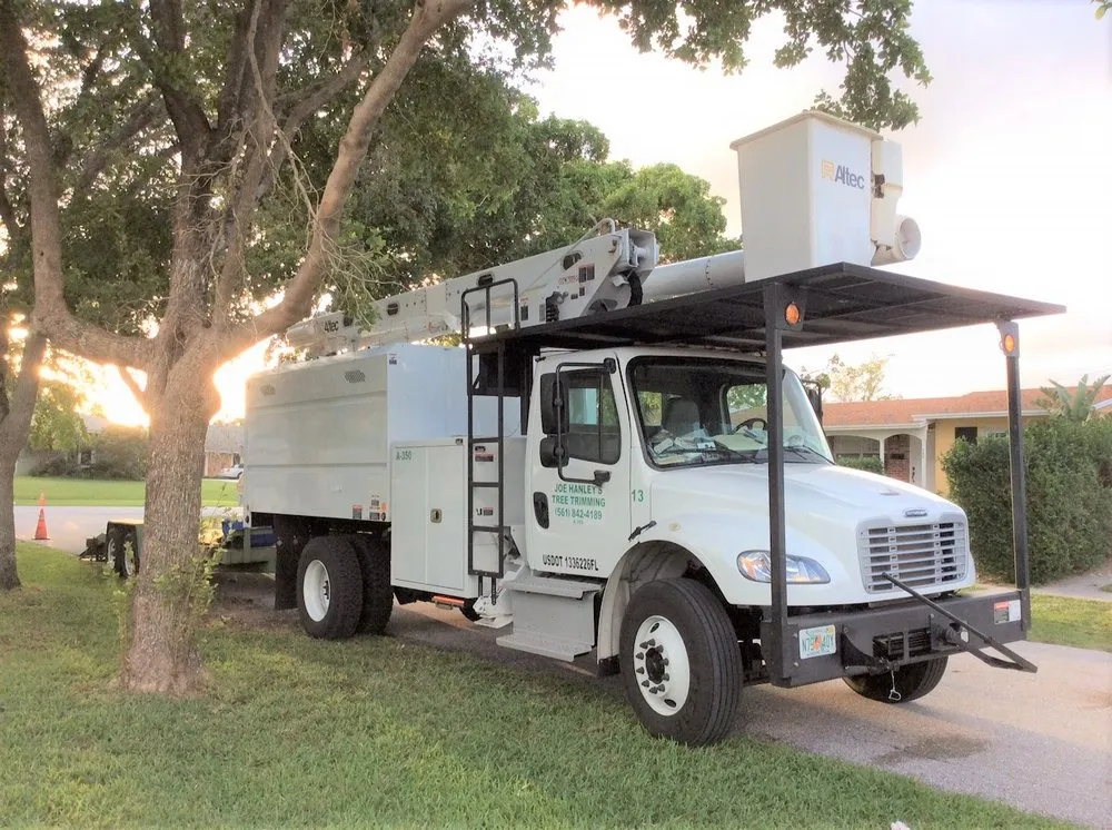Top-rated residential landscaping in North Palm Beach, FL by Joe Hanley's Tree Trimming