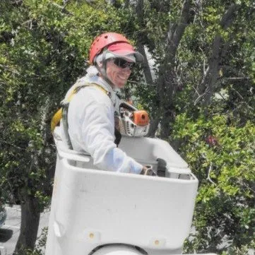 Custom lawn mowing service for residential properties across North Palm Beach, FL - Joe Hanley's Tree Trimming