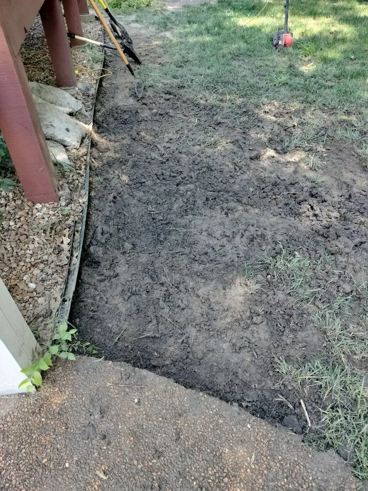 Top-rated landscaping services in Granite City, IL by Joe's Lawn Care & More