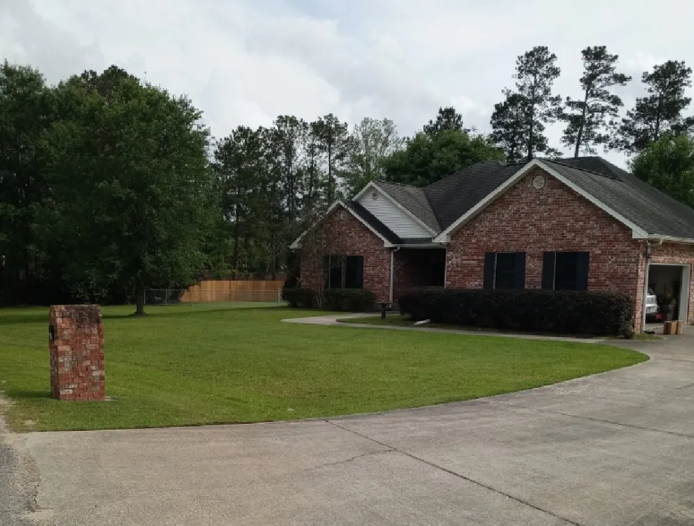 Professional lawn mowing service experts serving Carriere, MS - Joe's Lawn Care