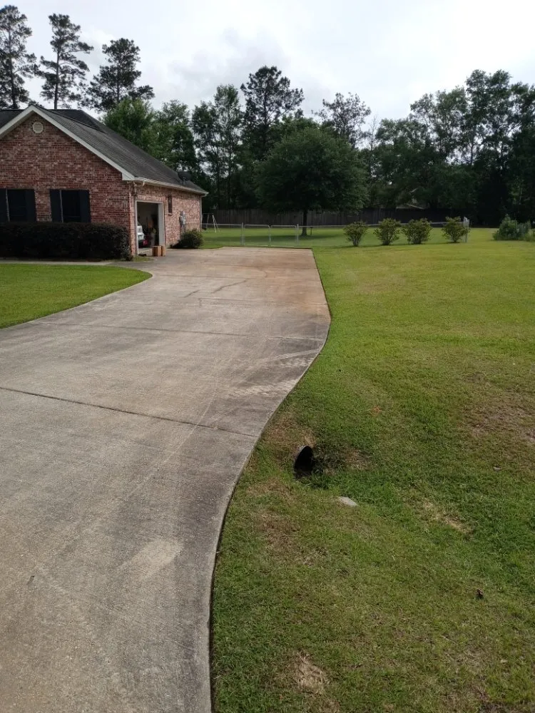 Professional lawn care service in Carriere, MS by Joe's Lawn Care
