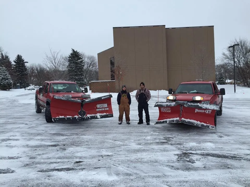 Custom yard cleanup service for year-round maintenance in Dakota City, NE by Joes lawn care