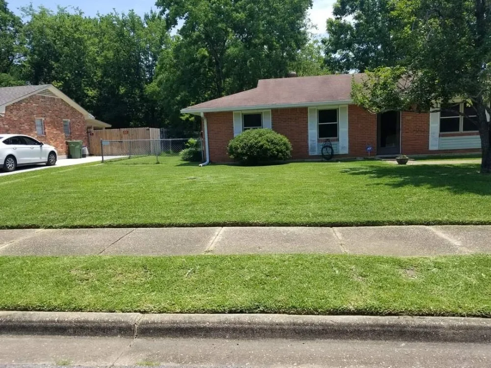 Expert garden landscaping in Montgomery, AL by Joe's Lawn Care