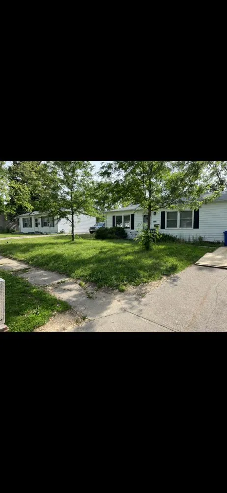 Reliable lawn care service in Papillion, NE by Joes Lawn Care