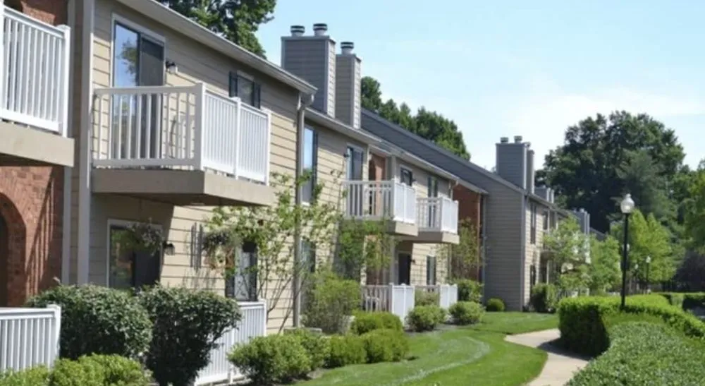 Trusted yard maintenance experts serving Mount Clemens, MI - Joe’s Lawn Service & Cleanups