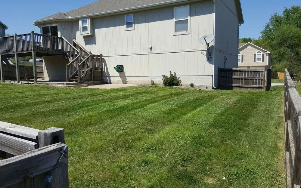 Top-rated lawn mowing service experts serving Bakersfield, CA - Joe's Yard Service