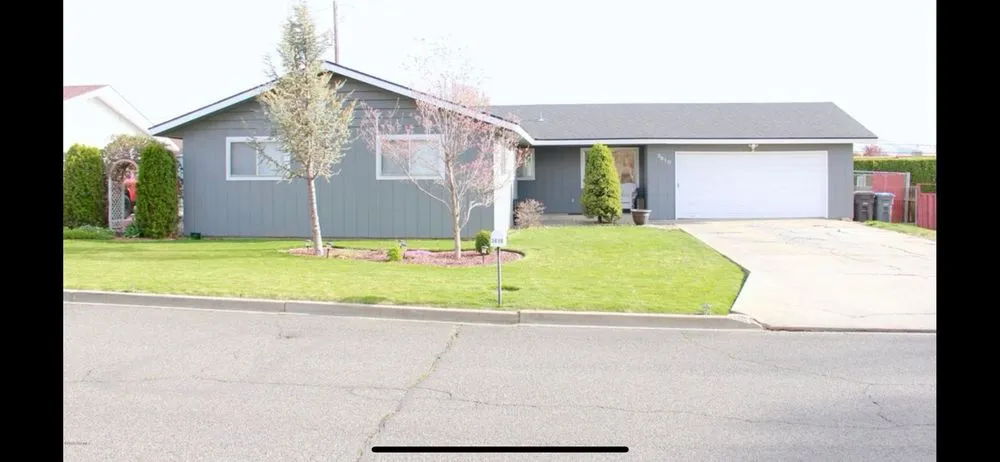 Affordable lawn mowing service in Yakima, WA by Joe's Yard Service