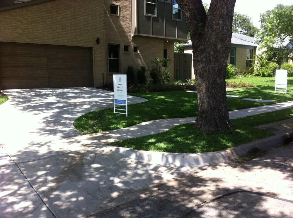 Reliable lawn mowing service for outdoor upgrades in Dallas, TX by Joey's Lawn Mowing