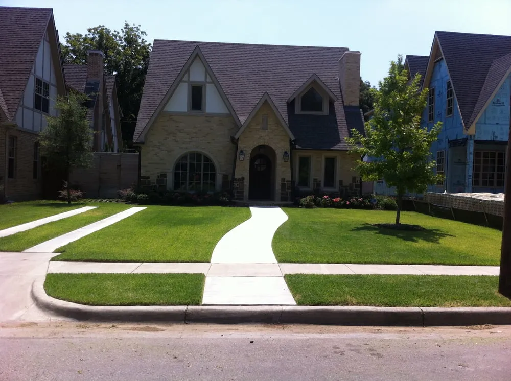 Custom yard cleanup service in Dallas, TX by Joey's Lawn Mowing