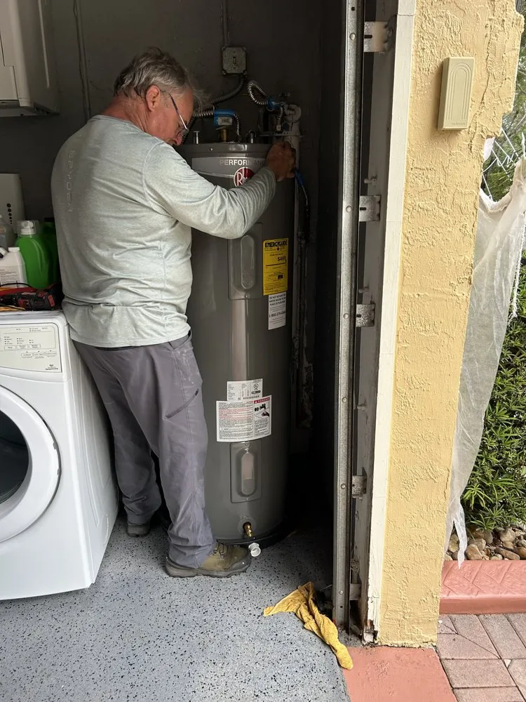 Custom lawn mowing service with custom design across Coral Springs, FL - Joeys Tree And Handyman Services