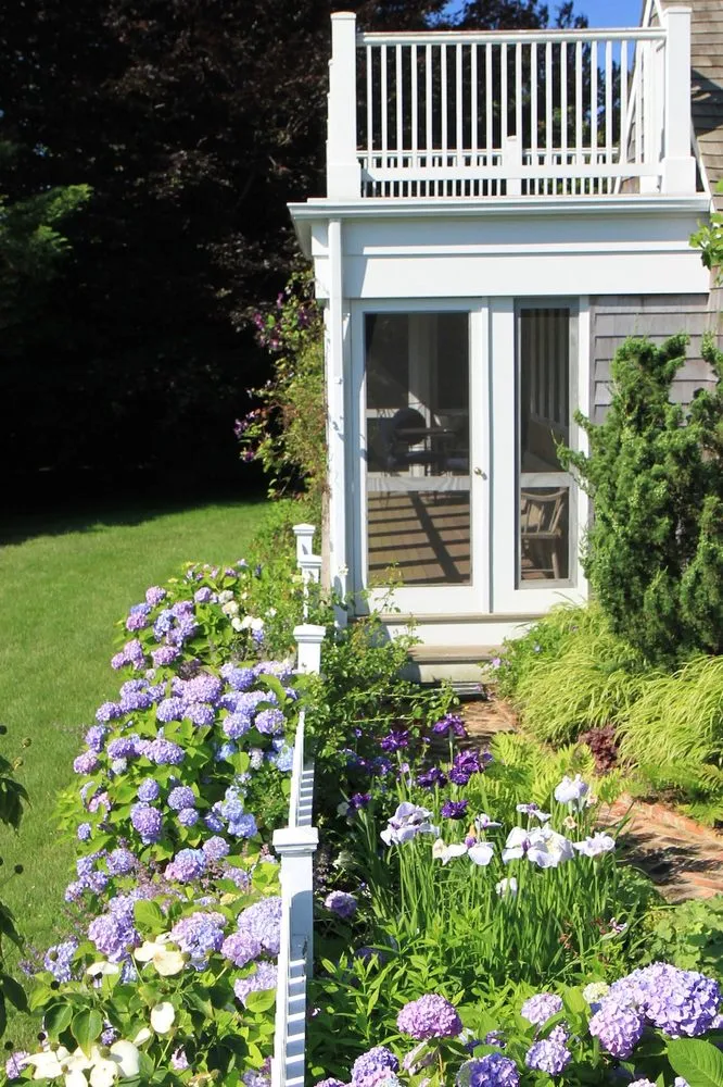 Reliable yard cleanup service in Southampton, NY - John Cowen Landscape Associates