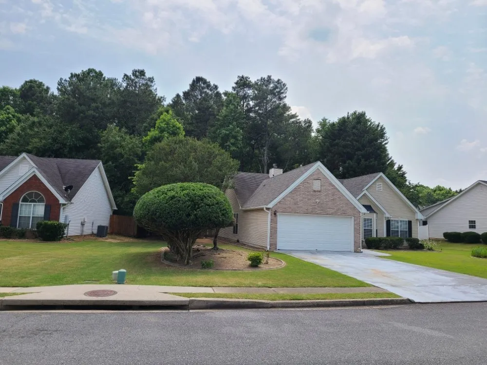 Expert yard cleanup service in Buford, GA by John D Services