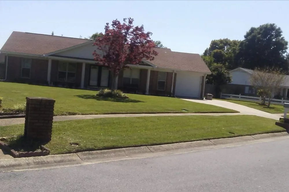 Custom yard maintenance for beautiful yards across Pensacola, FL - John Ellis Lawn Maintenance & Landscaping