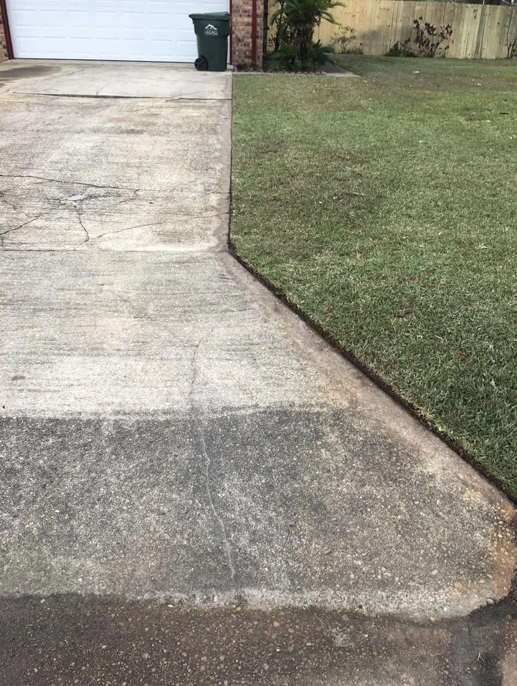 Custom yard maintenance in Pensacola, FL by John Ellis Lawn Maintenance & Landscaping