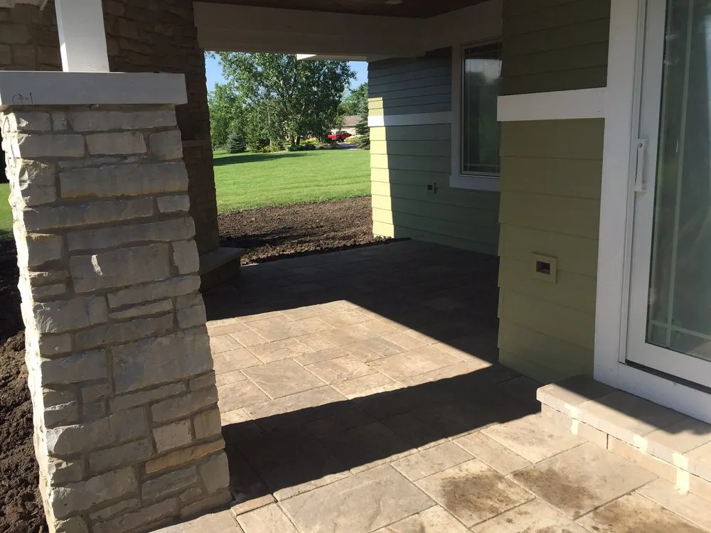 Affordable outdoor landscaping experts serving Palatine, IL - John Irvin Landscaping