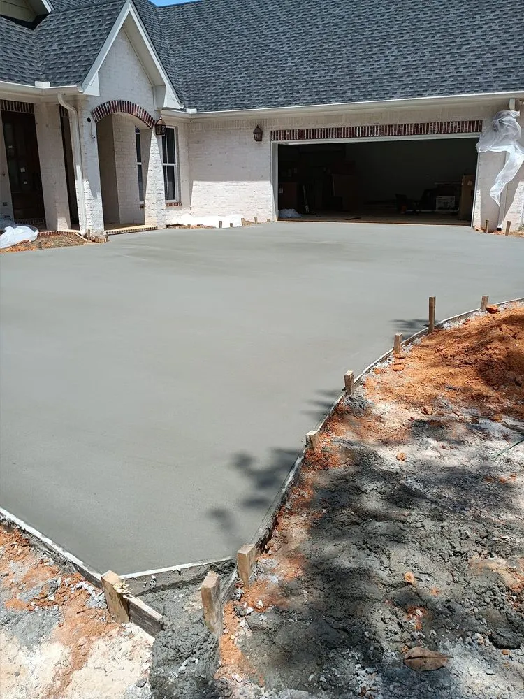 Top-rated yard cleanup service for year-round maintenance across Gulfport, MS - John John's Small Construction