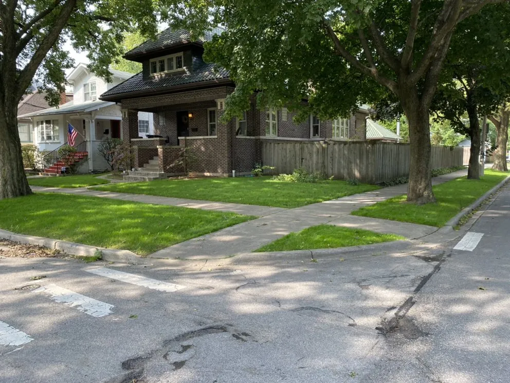 Local landscaping services in Berwyn, IL - John Krohn complete lawncare and snow services