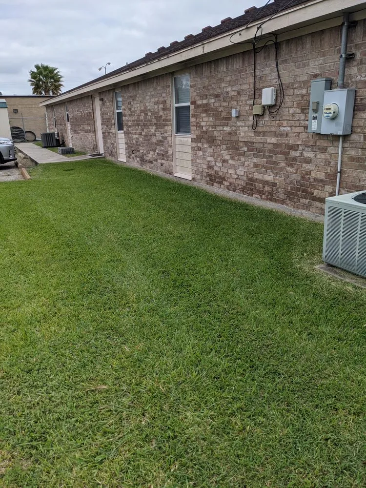 Trusted lawn mowing service experts serving Port Lavaca, TX - Johnboy Mowing
