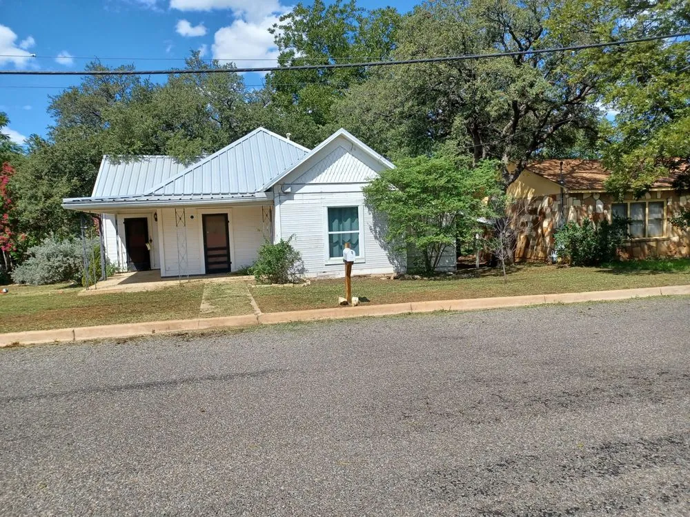 Professional garden landscaping in Llano, TX - Johnni Girls Lawn Services