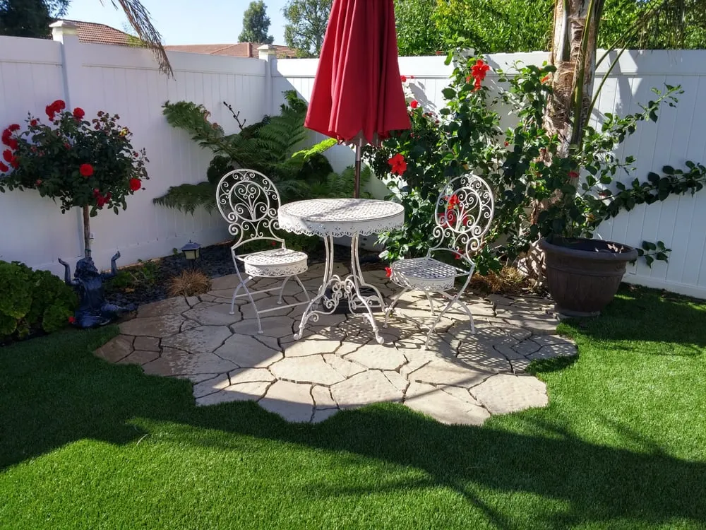 Expert lawn care service for beautiful yards in Simi Valley, CA by Johnny Appleseed Lawn Care