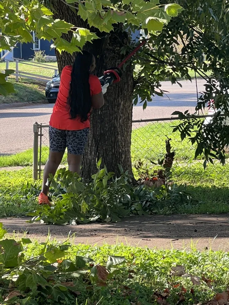 Affordable lawn mowing service for homes across Abilene, TX - Johnny Bunch’s Lawn Care Service