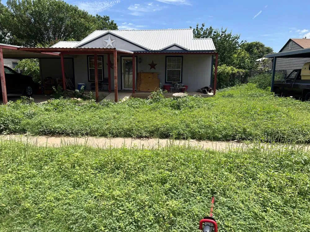 Affordable lawn care service experts serving Abilene, TX - Johnny Bunch’s Lawn Care Service