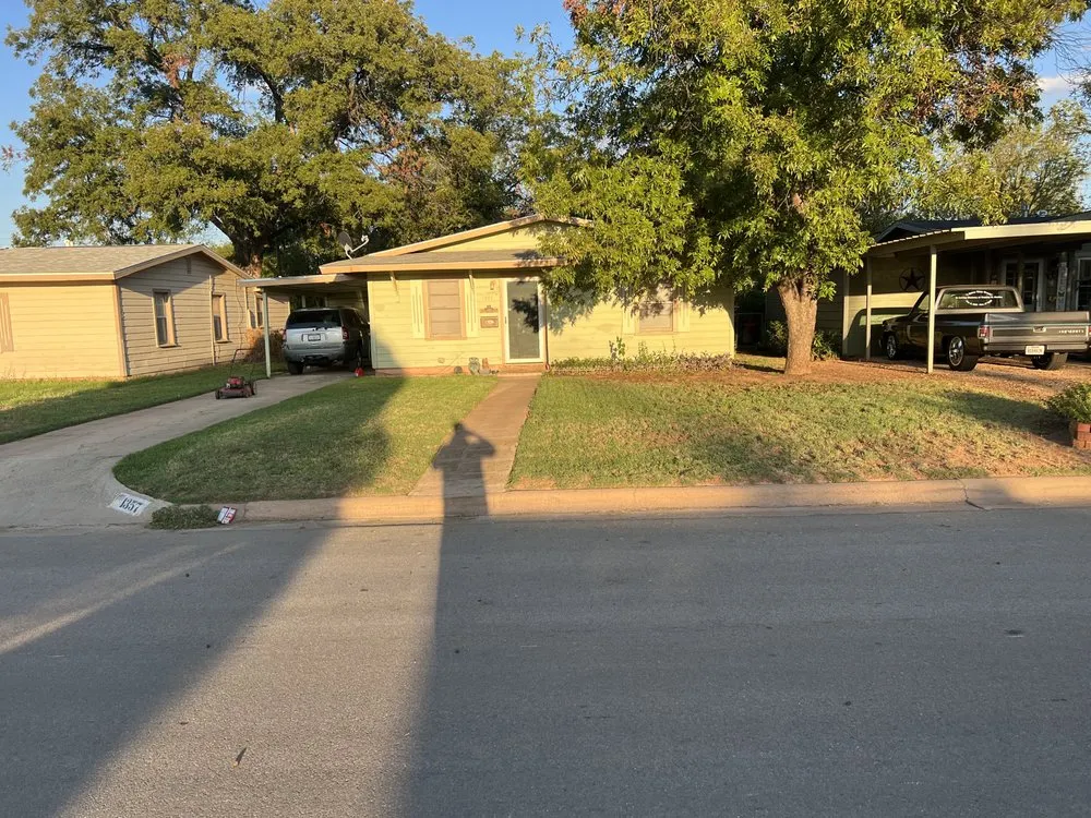 Trusted yard maintenance experts serving Abilene, TX - Johnny Bunch’s Lawn Care Service