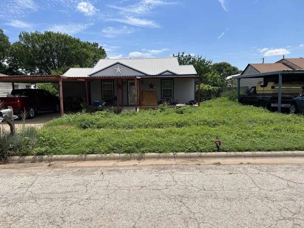 Local lawn mowing service experts serving Abilene, TX - Johnny Bunch’s Lawn Care Service