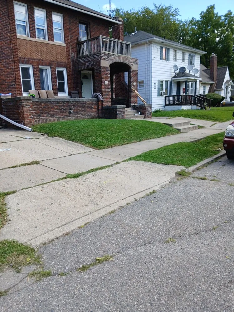 Local residential landscaping in Pontiac, MI by Johnny Ds Lawn Service