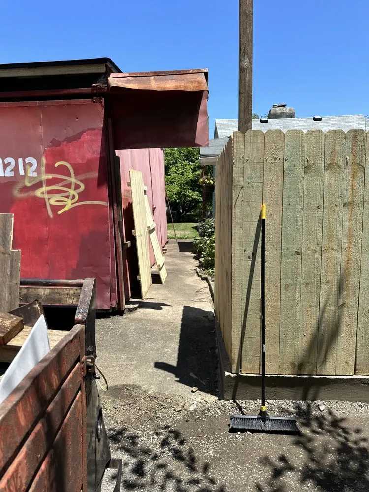 Professional yard cleanup service in Louisville, KY by Johnnyboyz Handyman And Lawn Care