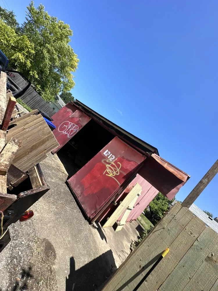 Affordable outdoor landscaping experts serving Louisville, KY - Johnnyboyz Handyman And Lawn Care