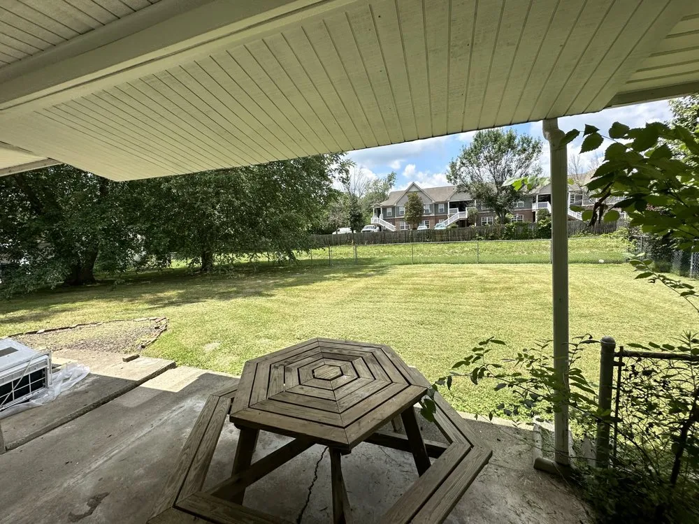 Professional garden landscaping experts serving Louisville, KY - Johnnyboyz Handyman And Lawn Care