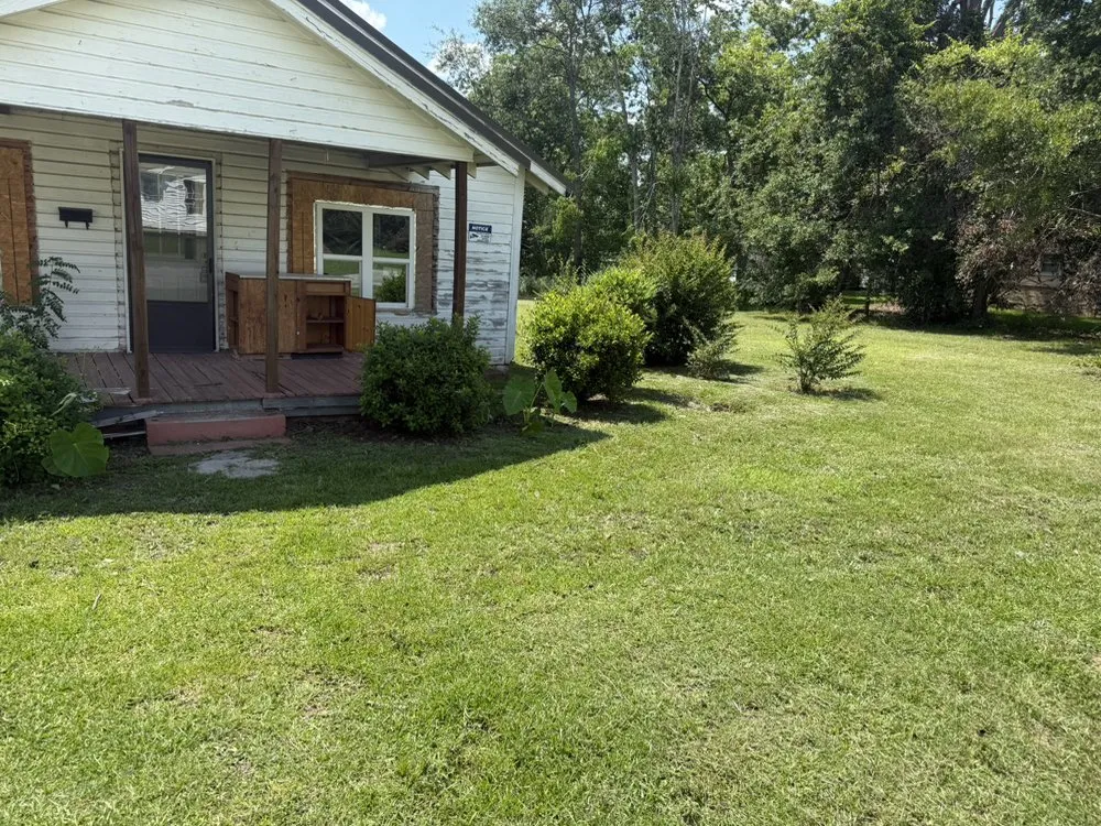 Local landscape installation for residential properties in Millen, GA by Johnny’s Landscaping And Car Transport Services